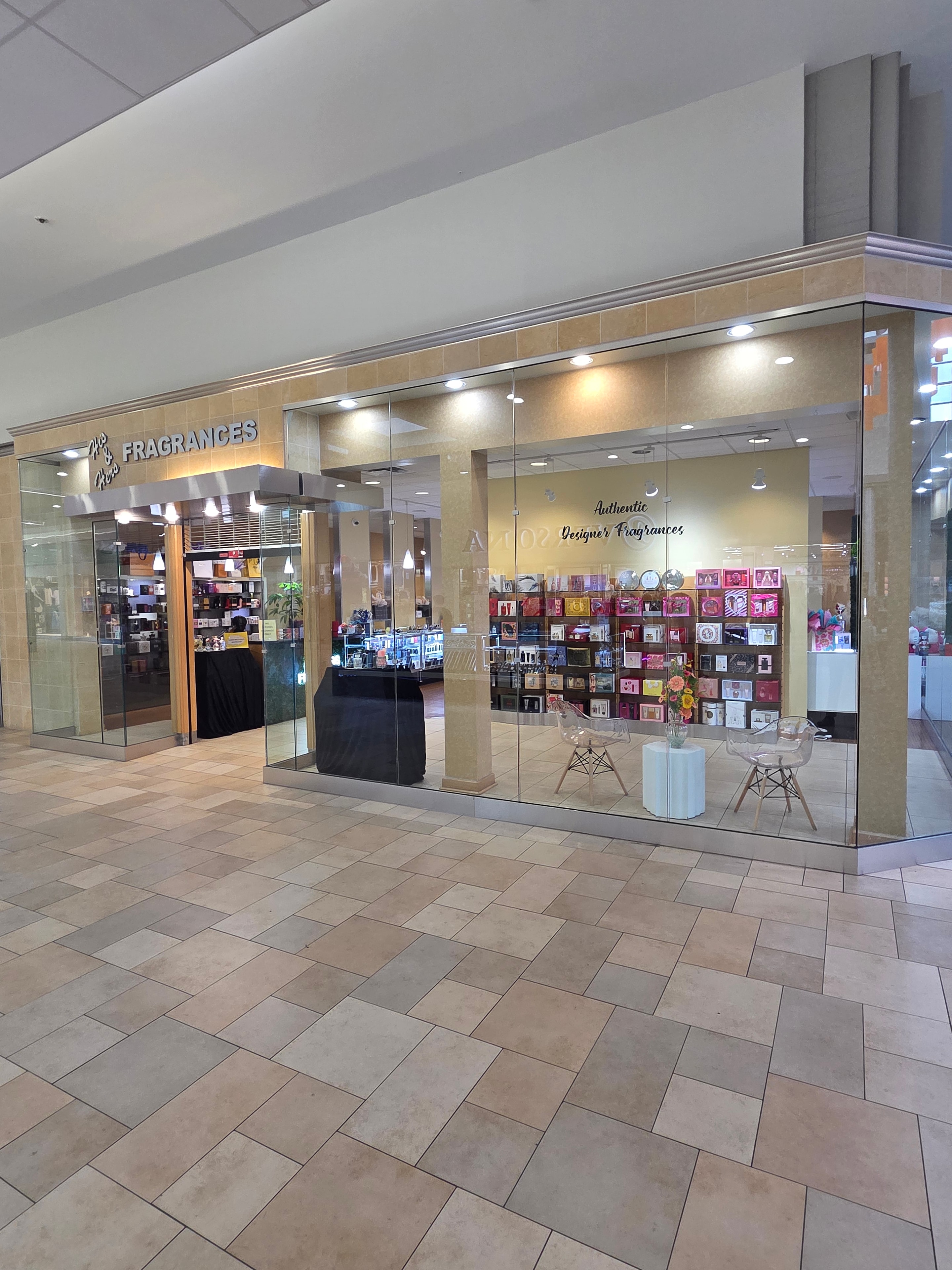 His and Hers Fragrances boutique exterior view